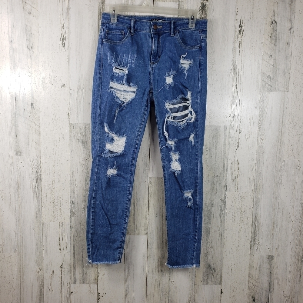 Fashion nova ripped, straight leg, raw hem light wash denim jeans juniors size 5